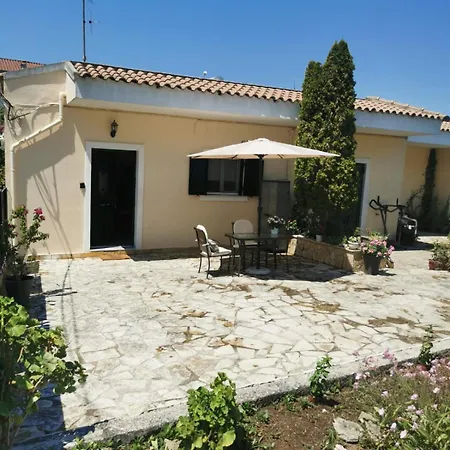 Sunny Patio Corfu ! *