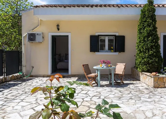 Sunny Patio Corfu ! Alepou