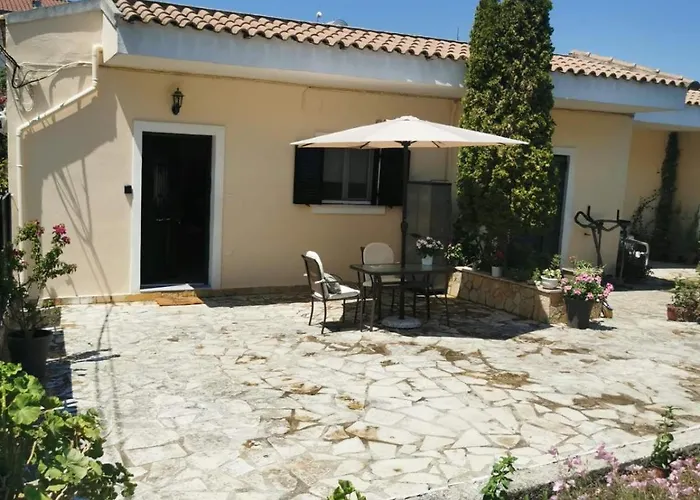 Sunny Patio Corfu ! *